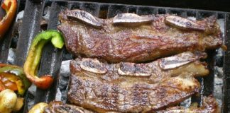 Asado de tira: tradición argentina, origen bonaerense