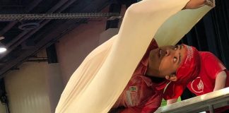 Un argentino se convirtió en el mejor acróbata de pizzas del mundo