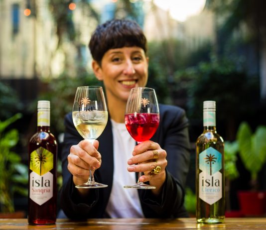 Inés de los Santos presenta «Isla», su línea de bebidas alcohólicas