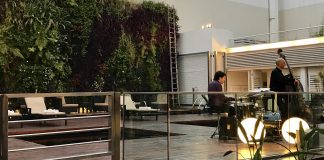 Cocktails y DJ set en el after office de Novotel