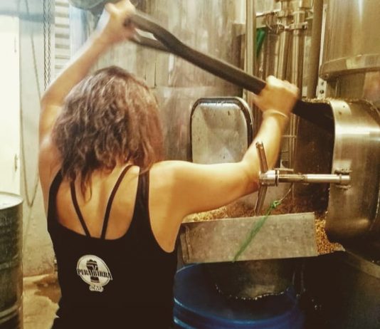 La agrupación Birreras argentinas presentó «Azurduy», la primera cerveza feminista