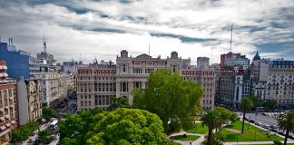 Picnic y show de luces en Plaza Lavalle