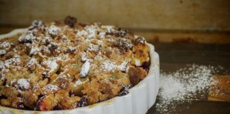 Crumble de ciruelas sin gluten: fiesta de sabores para disfrutar en otoño
