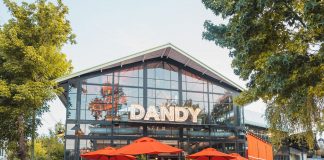 Con un impresionante local, Dandy desembarcó en Saavedra