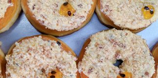 Receta de Donut de Cheesecake Maracuya para celebrar el Día de la Donut