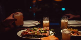 Jack&Brasas, una experiencia que combina asado y whiskey americano