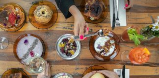 AVG Electric Cafe, un bistró & café de especialidad que une naturaleza y diseño en los Arcos del Rosedal