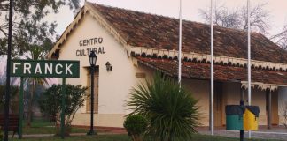 Franck, el pueblo de Milkaut, cumplió 152 años y celebraron con una torta gigante