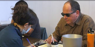 Catado a ciegas: el primer panel de personas no videntes cumple 20 años