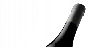 Llao Llao Blend Patagónico 2020 by Familia Schroeder, un vino de colección llao llao