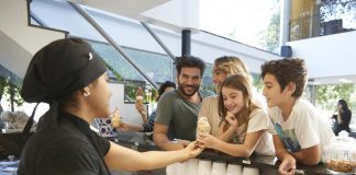 Hoy se celebra «La Noche de las Heladerías» semana del helado