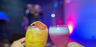 Poco Floro, el nuevo bar «de despecho» con karaoke y cócteles temáticos donde las penas de amor son divertidas poco floro