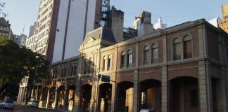 El Mercado de los Carruajes llegó a su fin: el emblema gourmet porteño se transformará en un espacio para eventos
