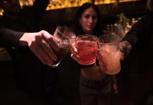 El DJ Paul Oakenfold ofrecerá una noche de música única frente al río en Sendero resto bar