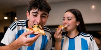 «La Cabulera»: la pizza y la empanada oficial de Argentina está a punto de salir a la cancha la cabulera