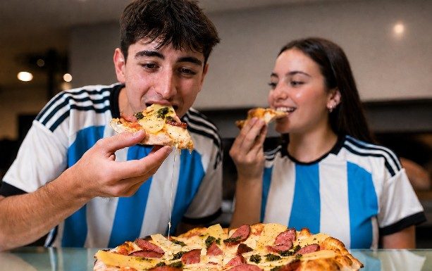 «La Cabulera»: la pizza y la empanada oficial de Argentina está a punto de salir a la cancha la cabulera
